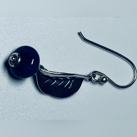 Silpada Vintage VERY RARE Sterling Leaf with Sodalite Bead French Wire E… - Picture 13 of 16
